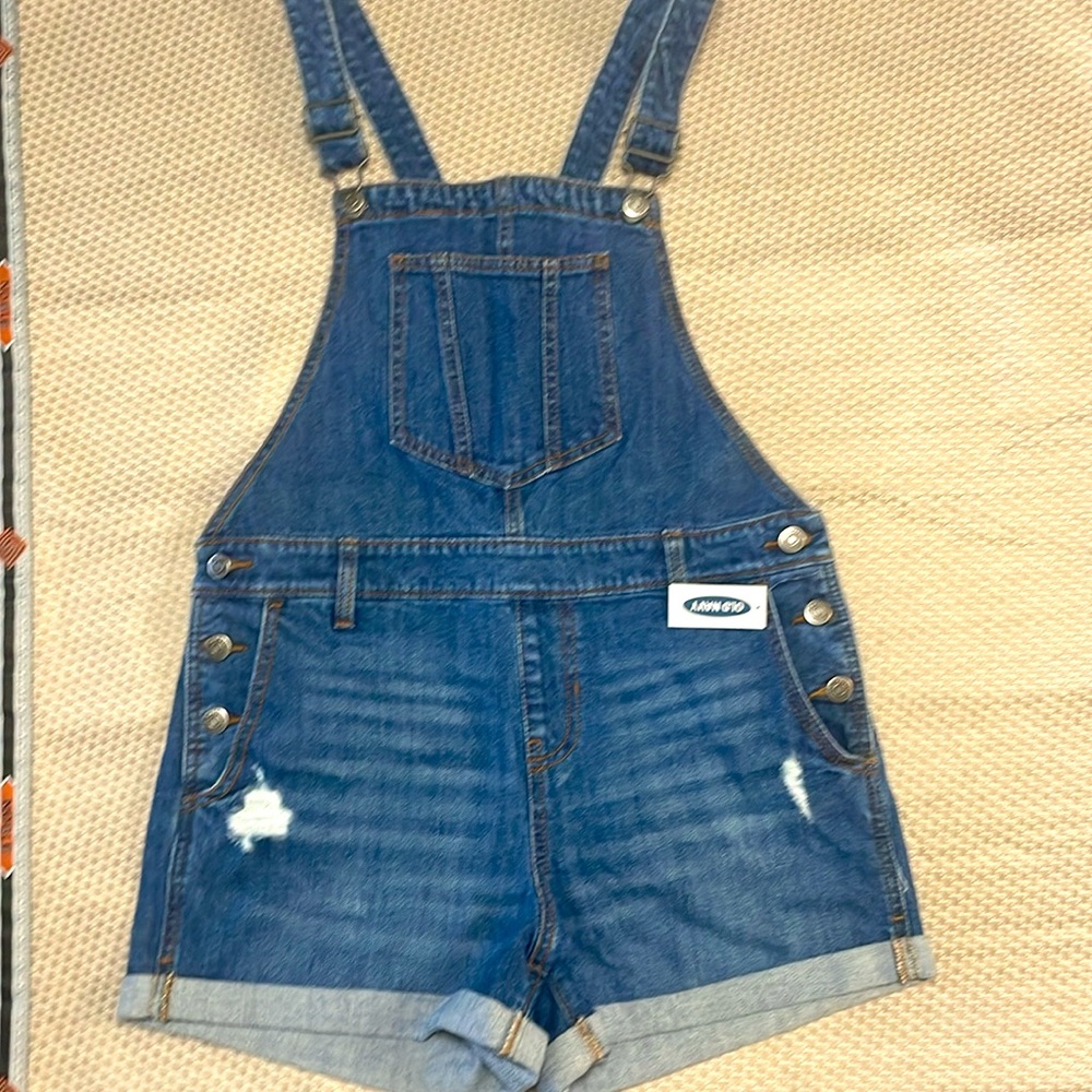 old navy women’s overall shorts Size S blue.
